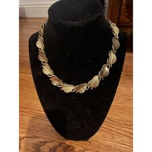 VINTAGE Brushed & Polished Gold Tone Leaf Foliage Link Necklace Choker